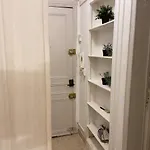 Beautiful Chic Studio With Ultra-Fast Wifi