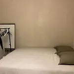 Beautiful Chic Studio With Ultra-Fast Wifi